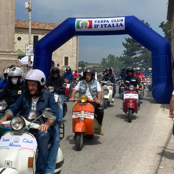 Festa in Piazza con Gigione Domenica 1° Giugno ore 21:00 per “Il 1° Raduno Riccia” in località Riccia (CAMPOBASSO)